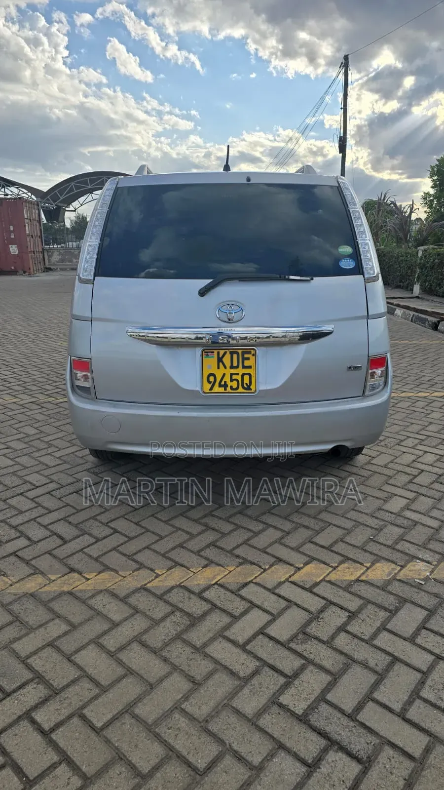 Toyota ISIS 2014 Silver