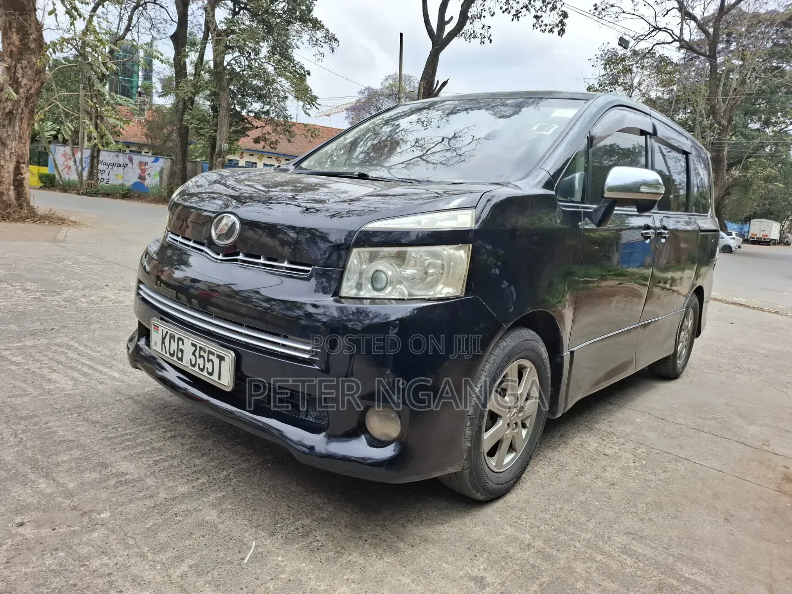Toyota Voxy X 2WD 8-Seater 2009 Matt Black