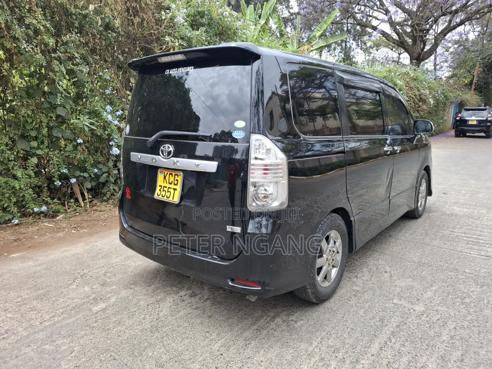 Toyota Voxy X 2WD 8-Seater 2009 Matt Black