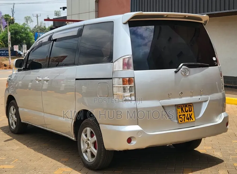 Toyota Voxy 2006 Silver