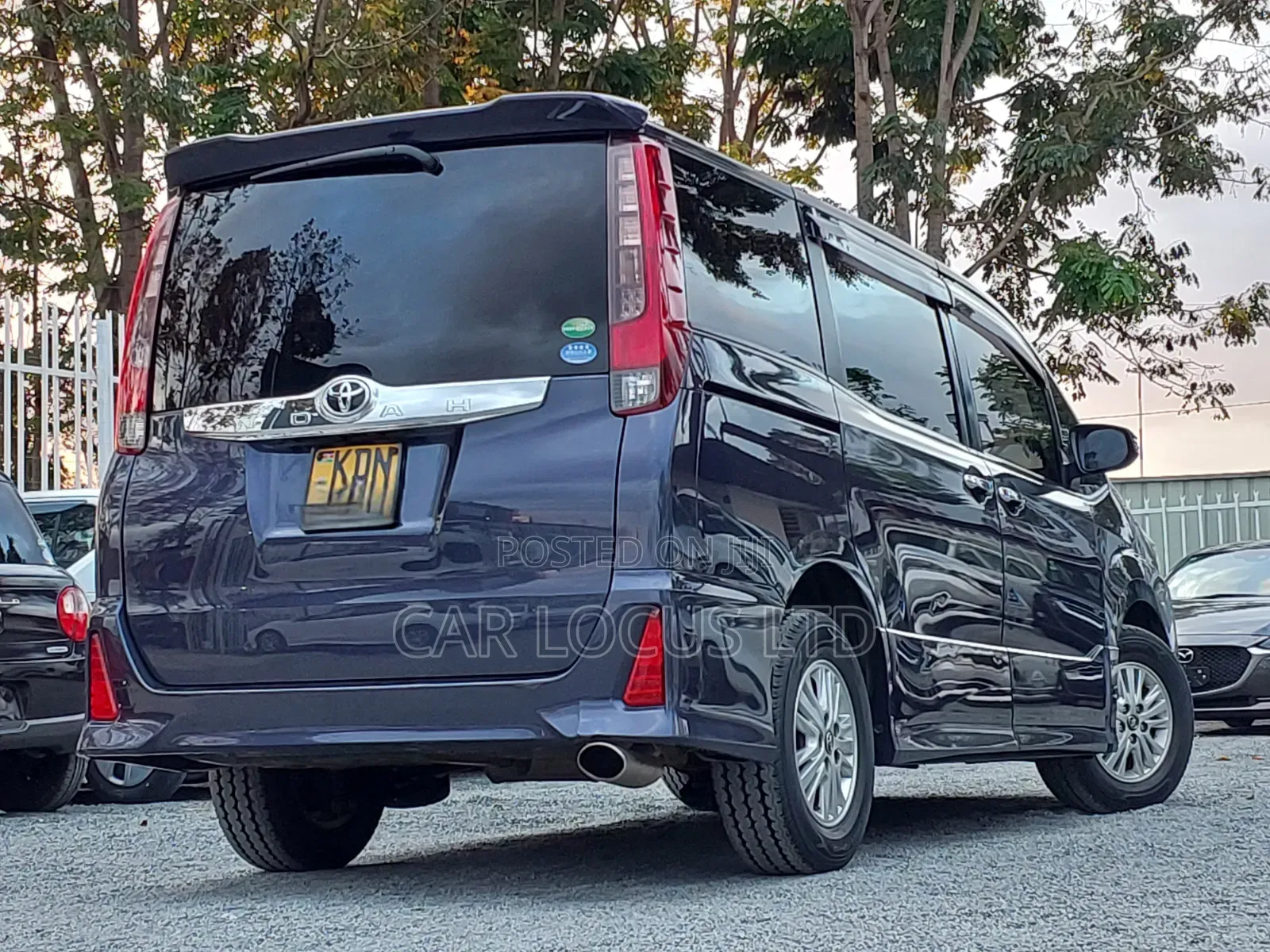 Toyota Noah 2.0 FWD (7 Seater) 2016 Black