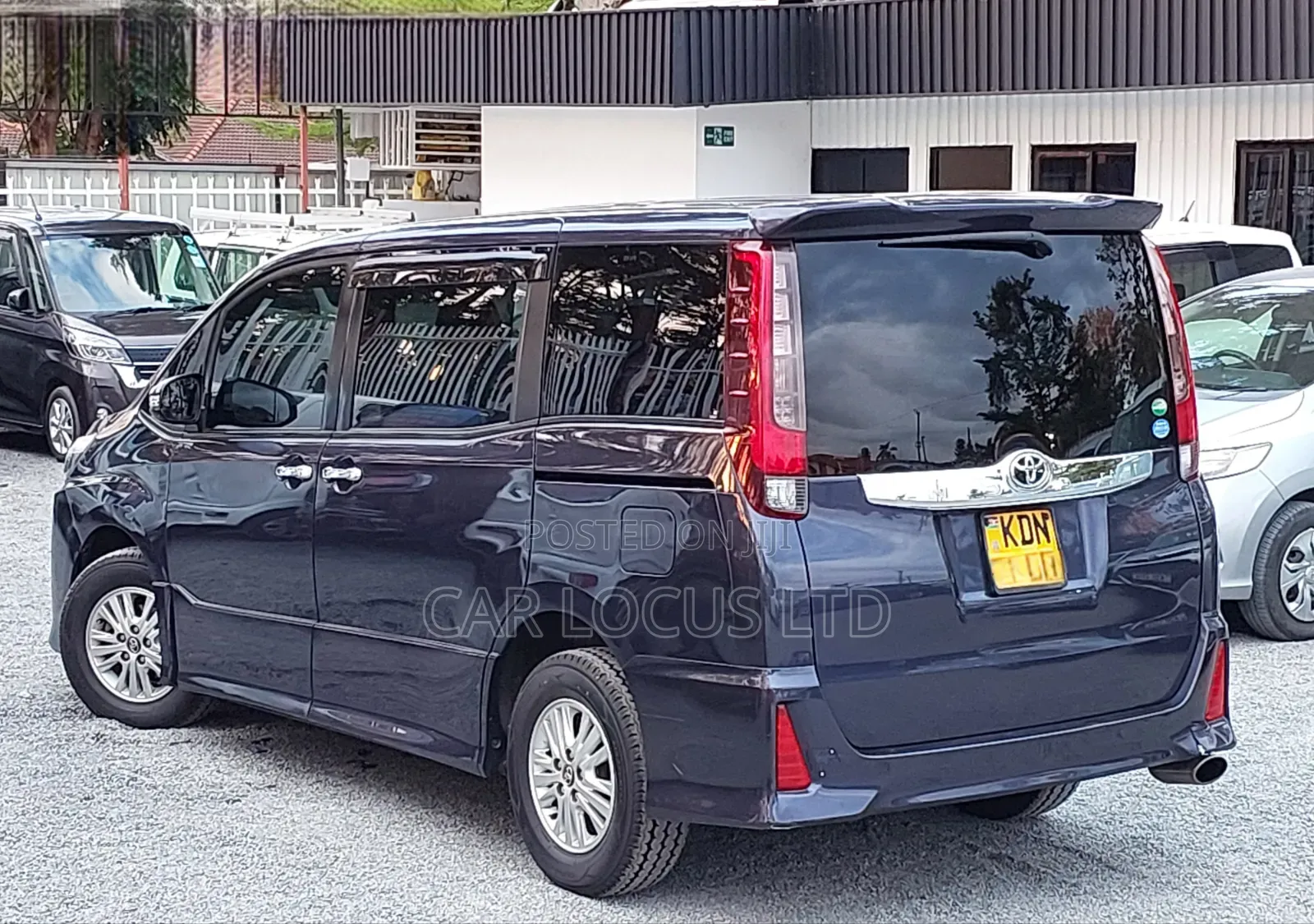Toyota Noah 2.0 FWD (7 Seater) 2016 Black