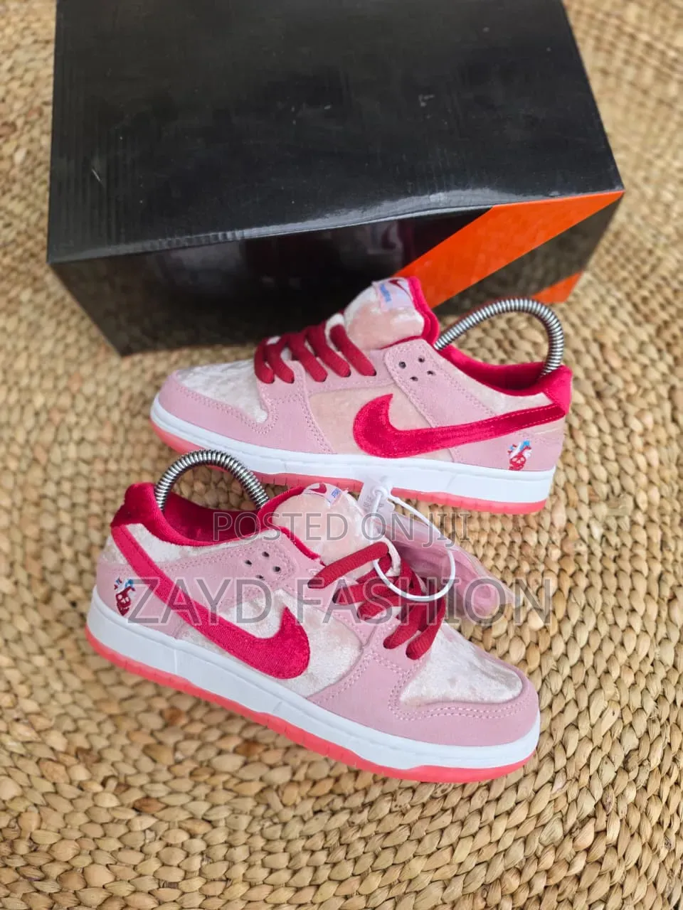 Nike Sb Dunk Strange Love