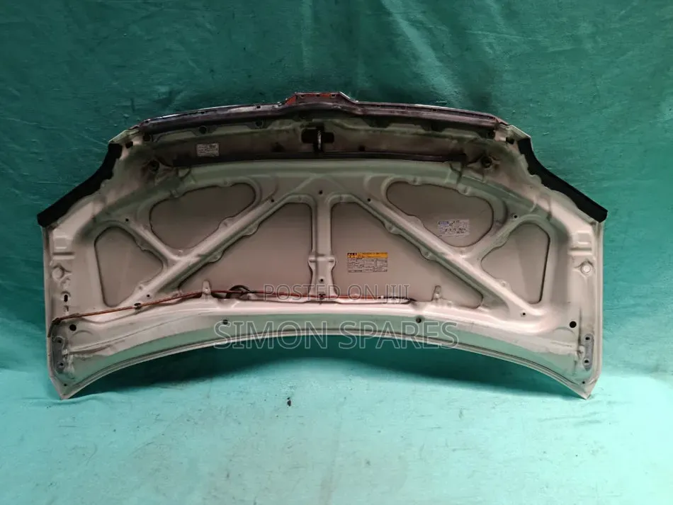 Bonnet Toyota Noah 2004