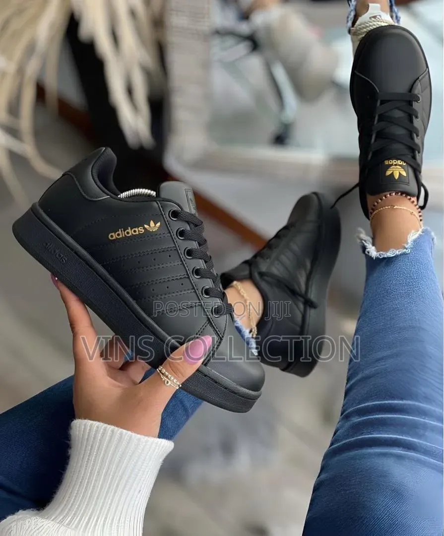 Adidas Sneakers