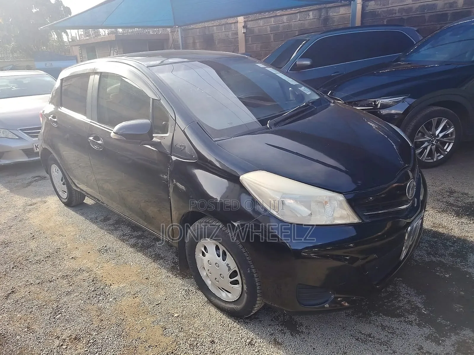 Toyota Vitz 1.3 FWD 5dr 2016 Maroon