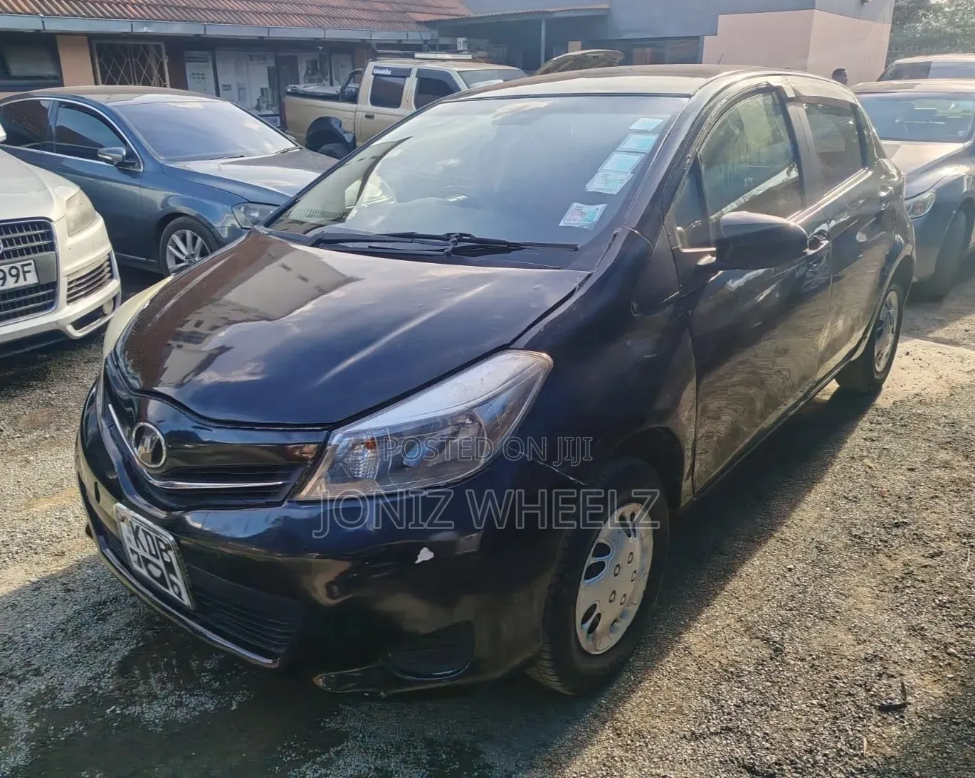 Toyota Vitz 1.3 FWD 5dr 2016 Maroon