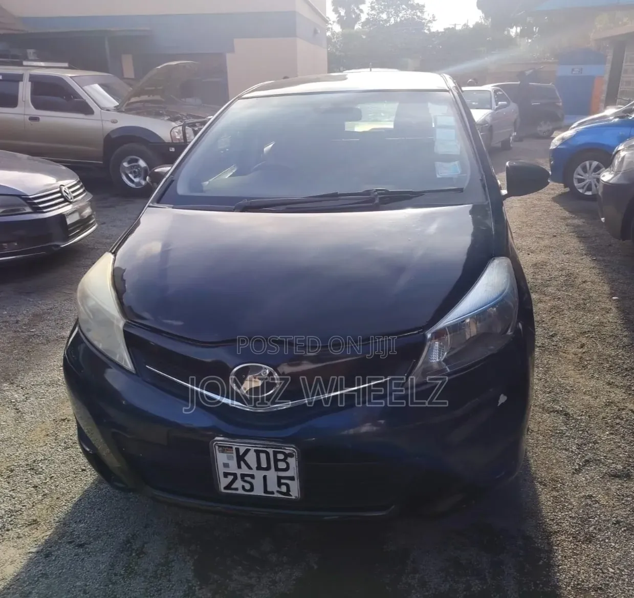 Toyota Vitz 1.3 FWD 5dr 2016 Maroon