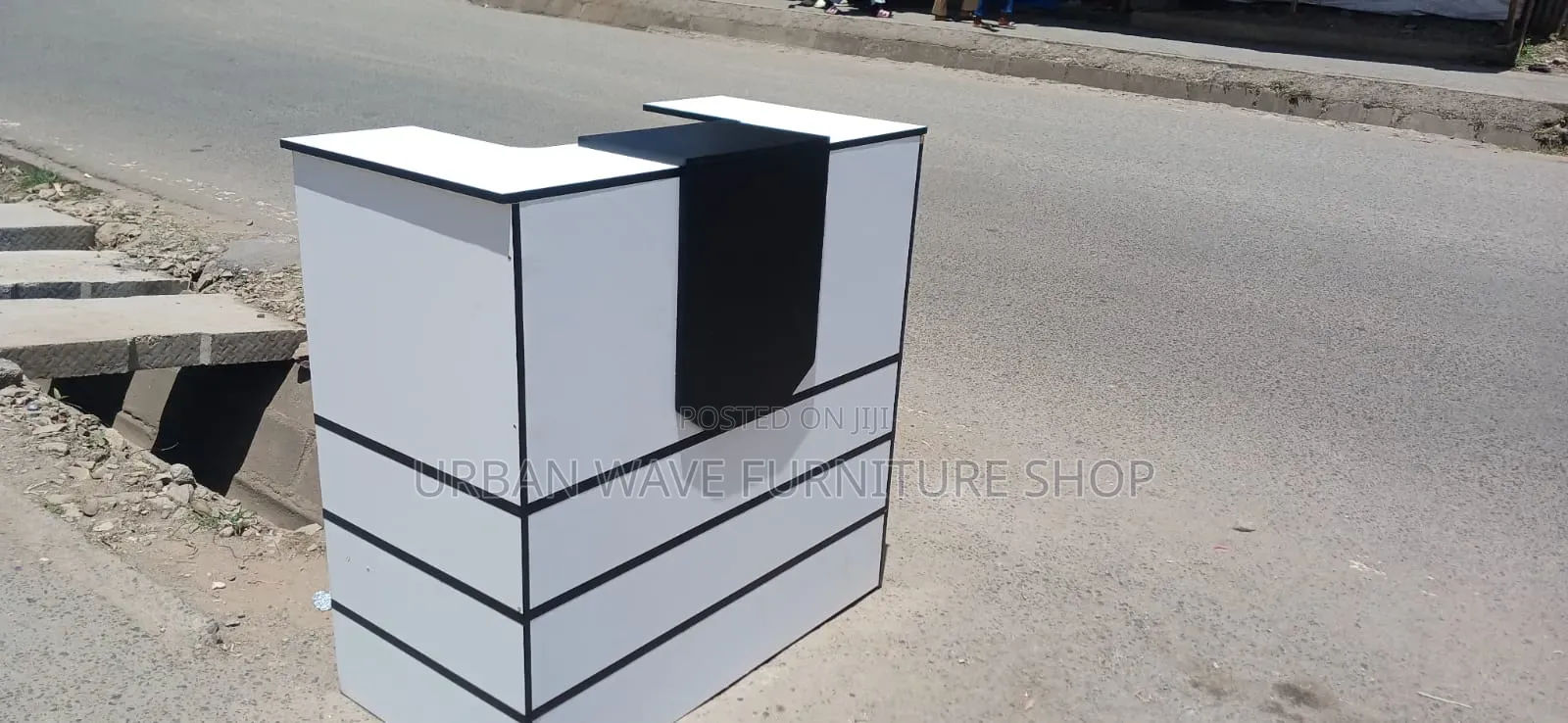Office Reception Desks (1.2mrs)