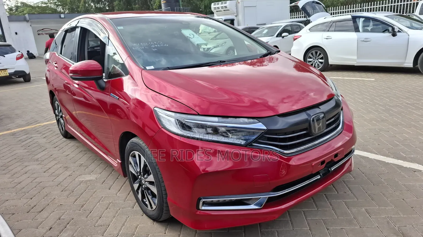 Honda Fit Shuttle 1.5 Hybrid 2WD 2019 Red