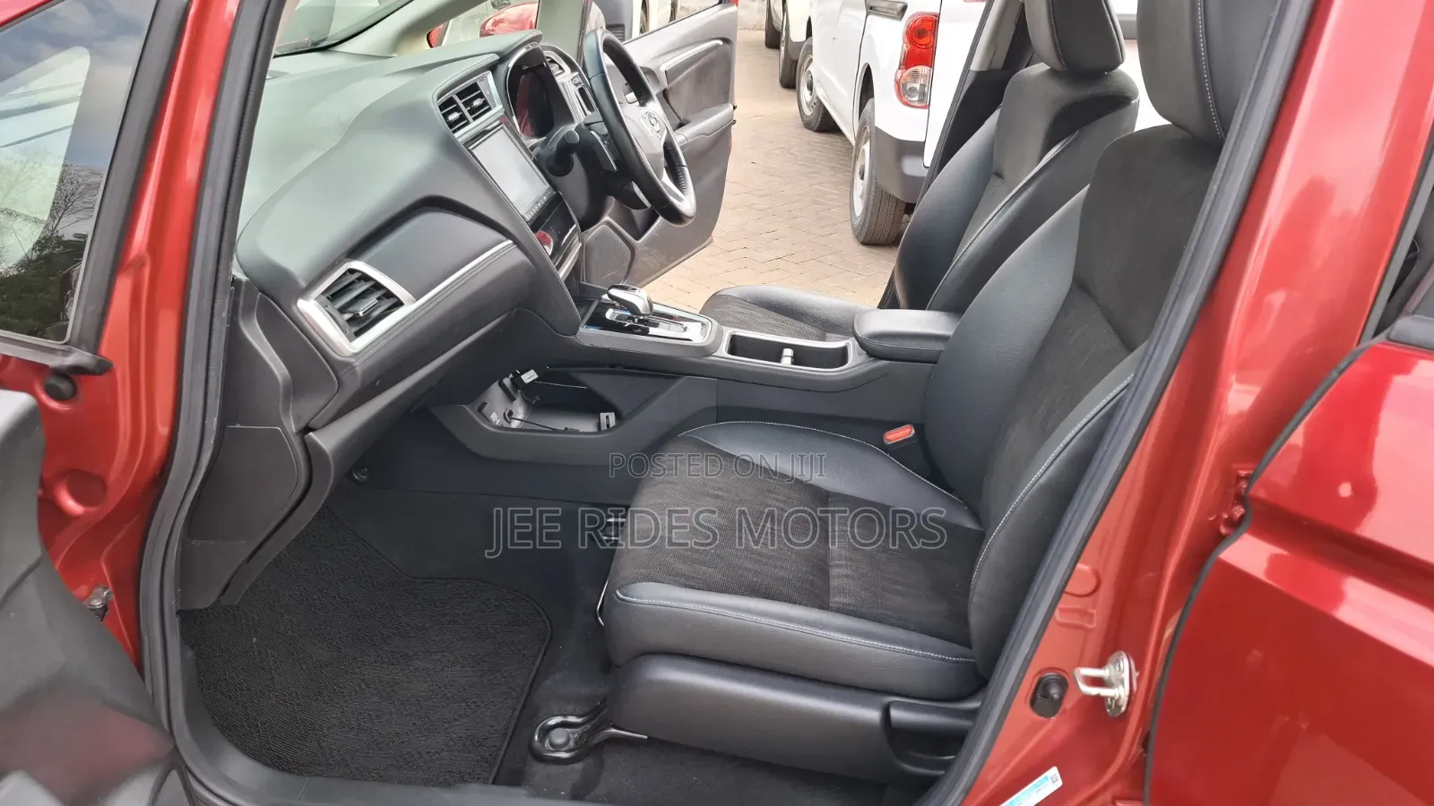 Honda Fit Shuttle 1.5 Hybrid 2WD 2019 Red