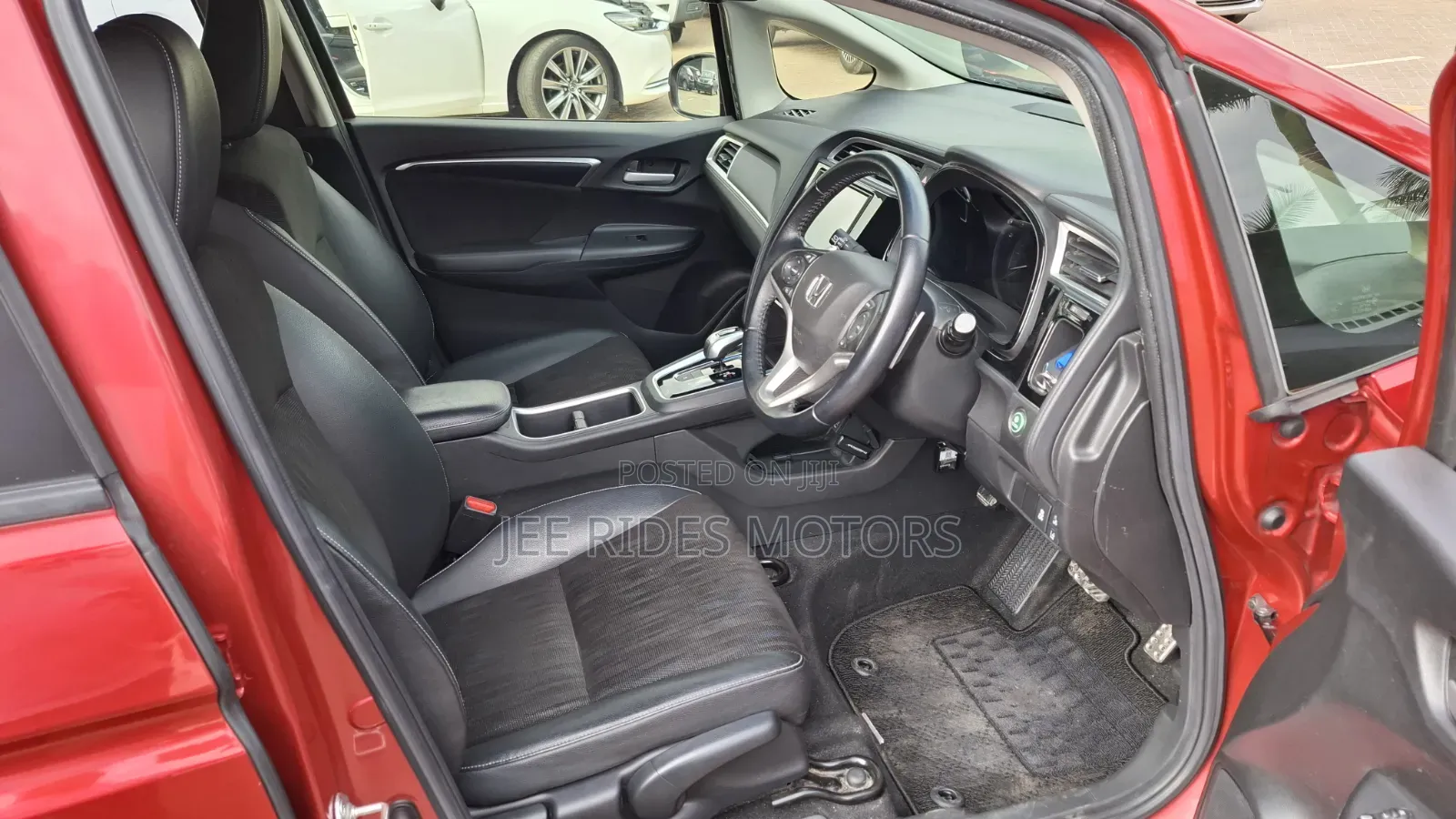 Honda Fit Shuttle 1.5 Hybrid 2WD 2019 Red