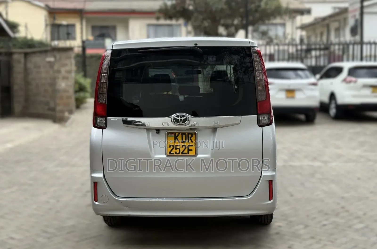 Toyota Noah 2017 Silver