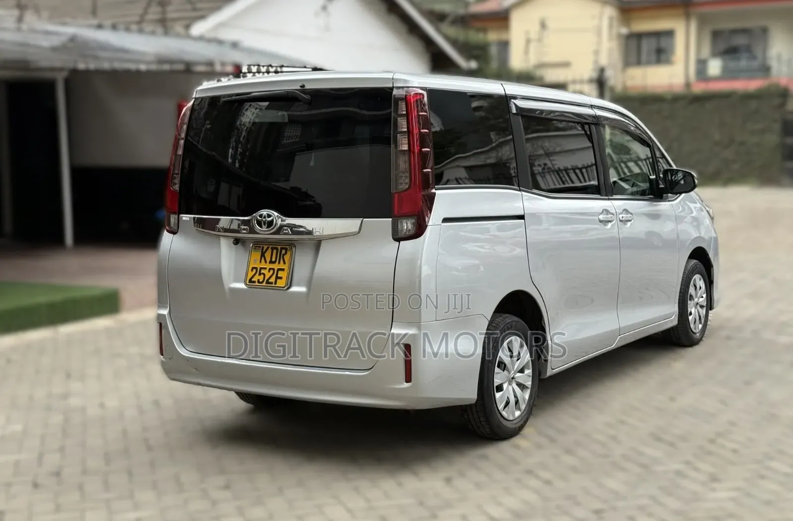 Toyota Noah 2017 Silver