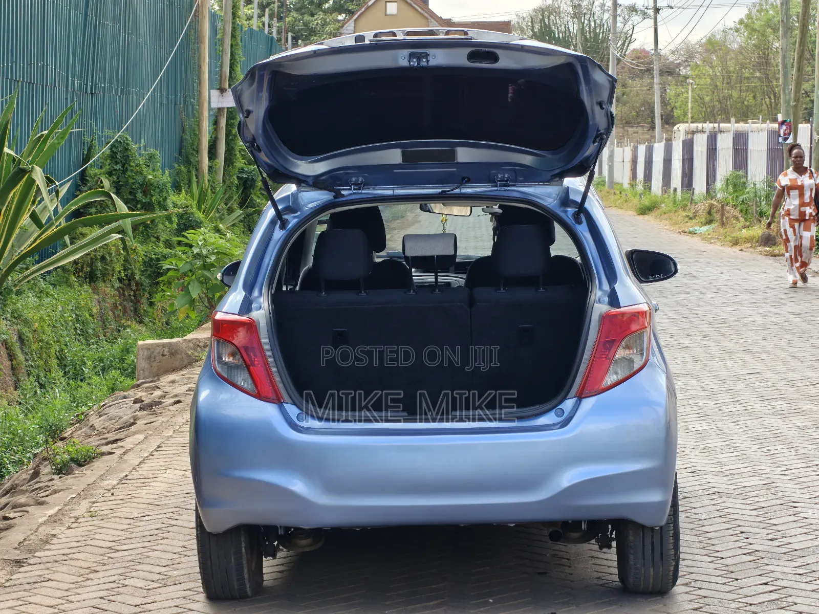 Toyota Vitz 1.3 FWD 5dr 2013 Blue