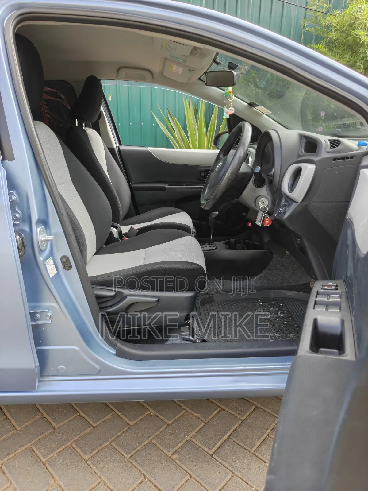Toyota Vitz 1.3 FWD 5dr 2013 Blue