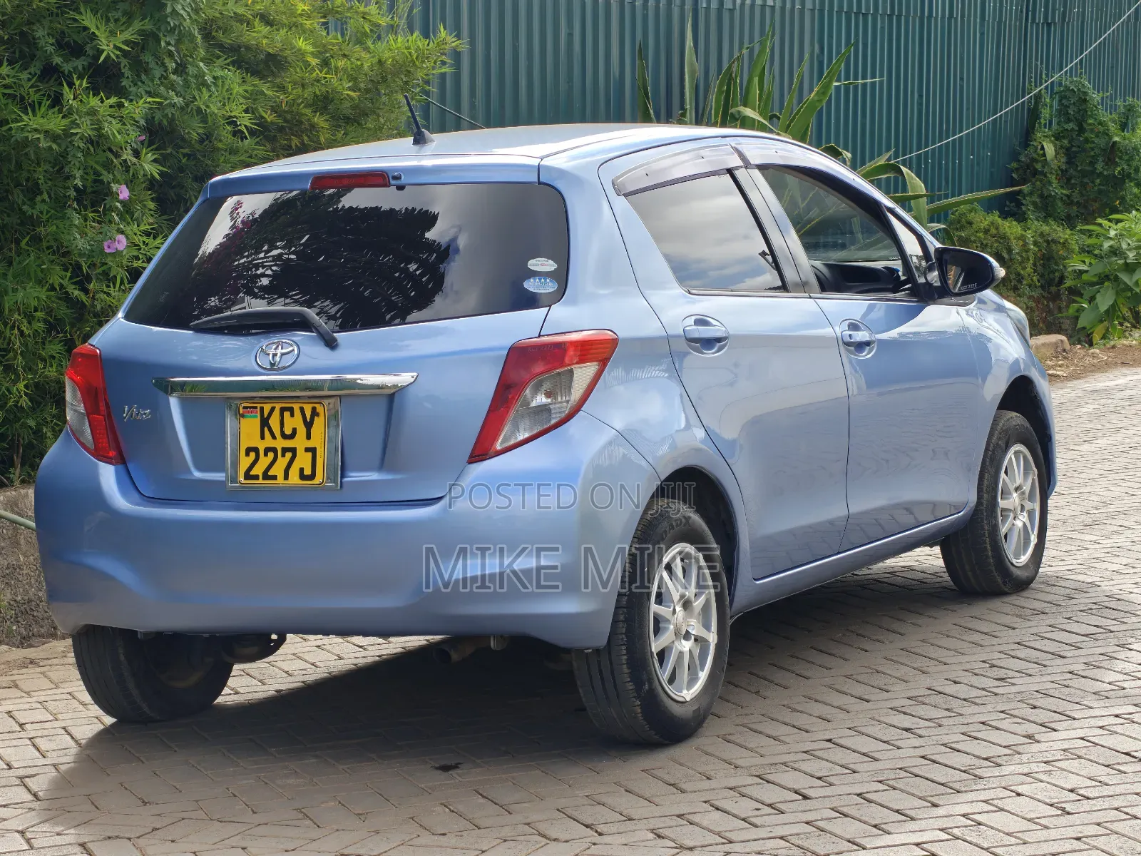 Toyota Vitz 1.3 FWD 5dr 2013 Blue