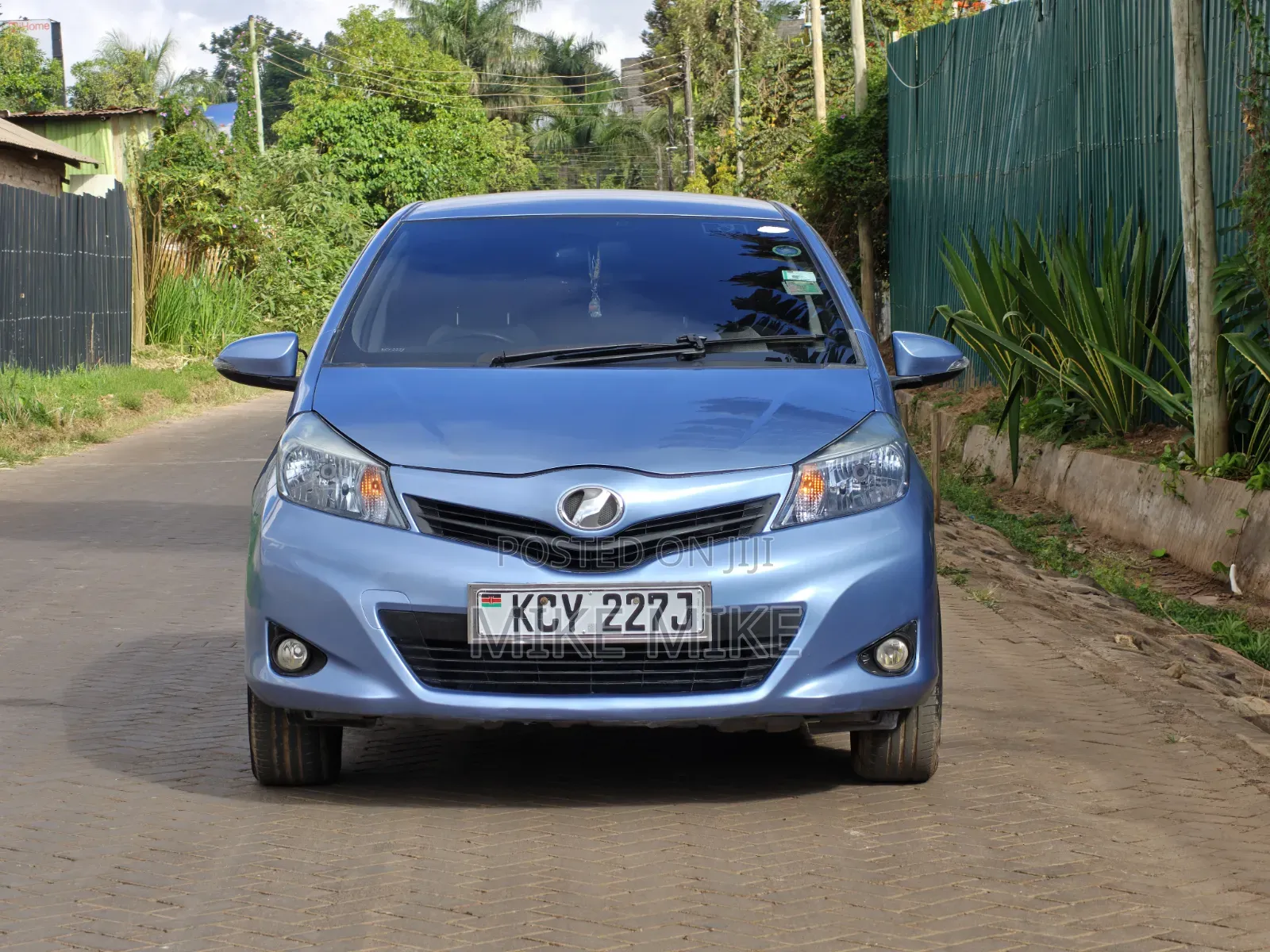 Toyota Vitz 1.3 FWD 5dr 2013 Blue