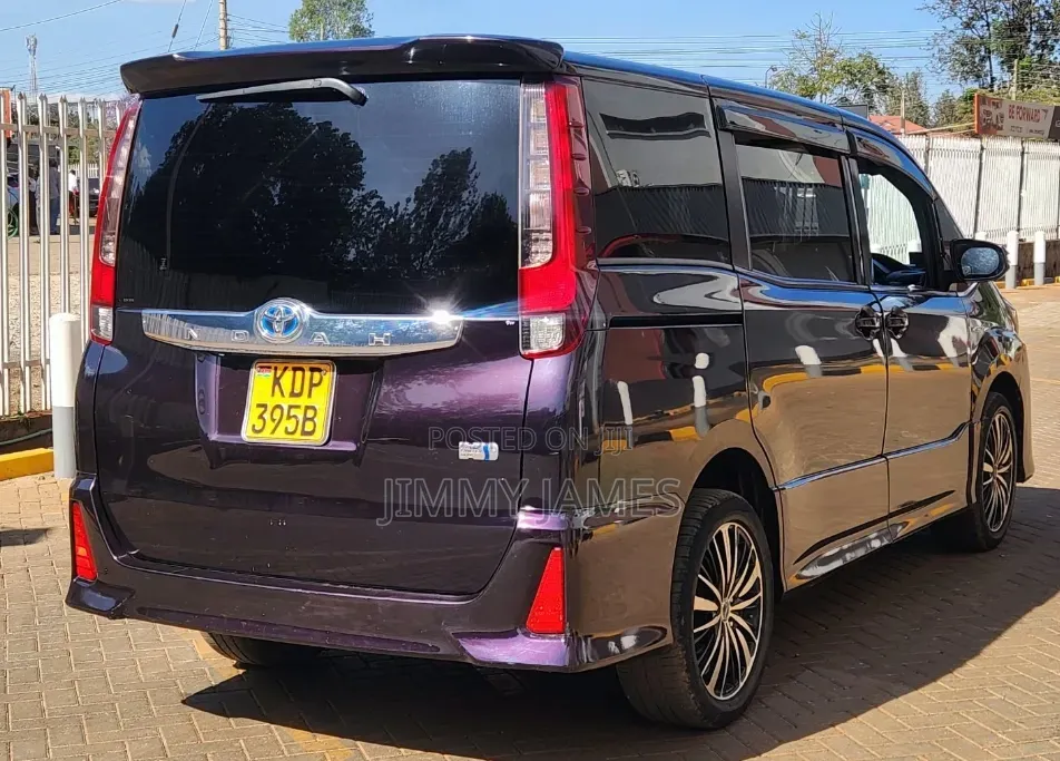 Toyota Noah 2016 Maroon