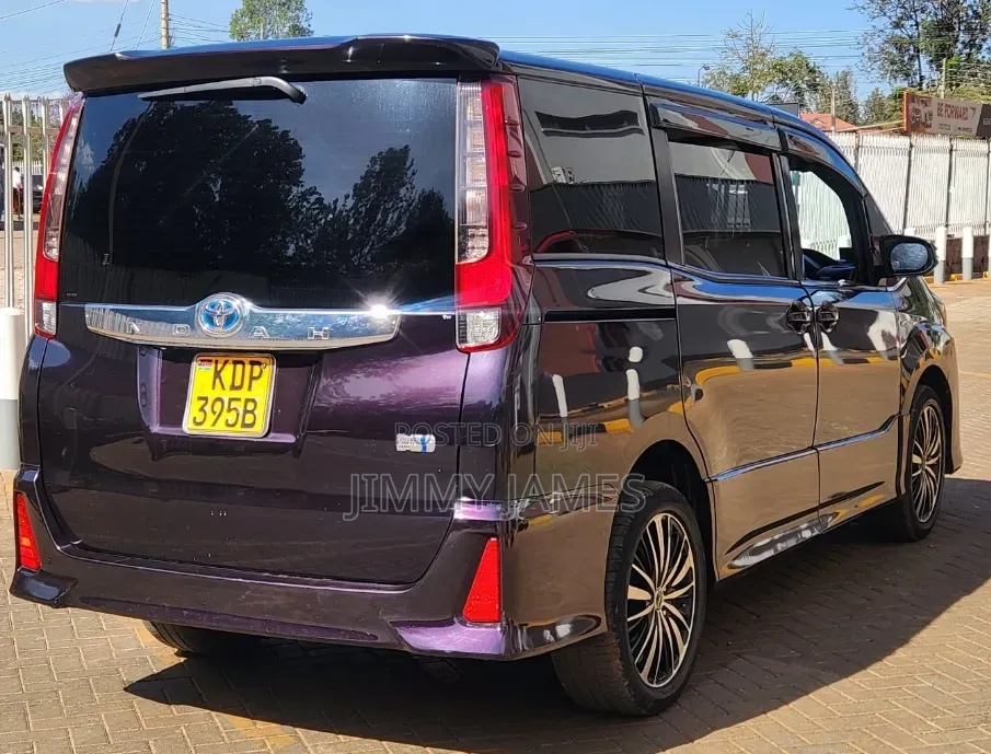 Toyota Noah 2016 Maroon
