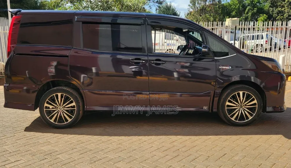 Toyota Noah 2016 Maroon