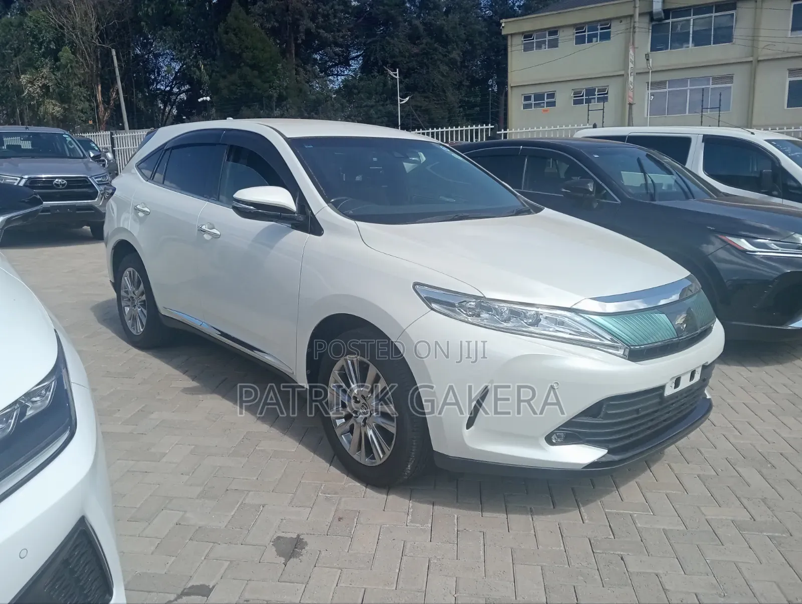 Toyota Harrier 2.0 2019 White