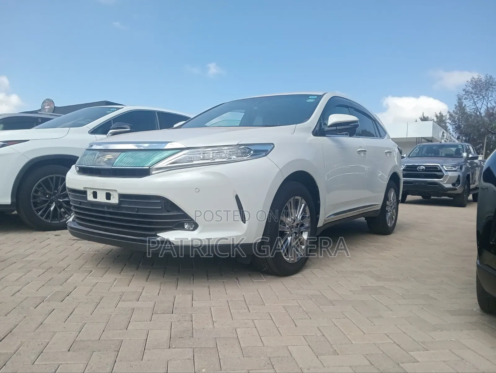 Toyota Harrier 2.0 2019 White
