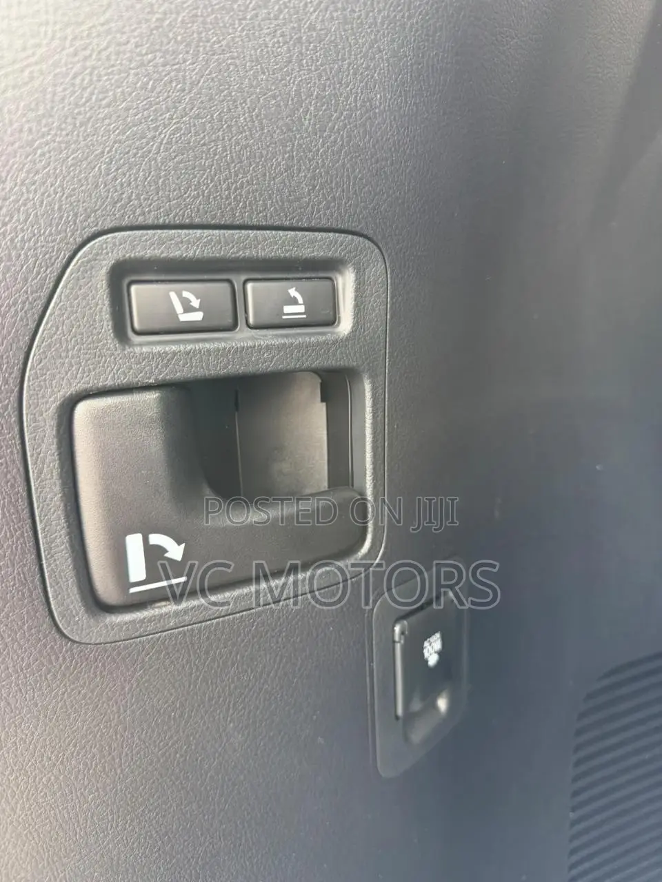 Toyota Land Cruiser 4.6 V8 ZX 2019 White