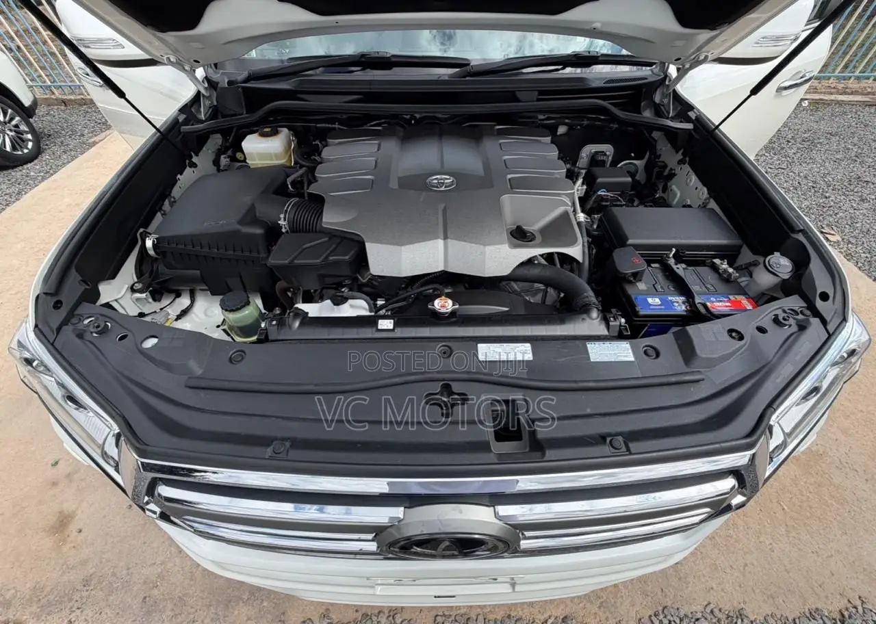 Toyota Land Cruiser 4.6 V8 ZX 2019 White