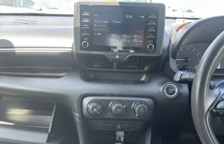 Toyota Yaris 2020 Pearl