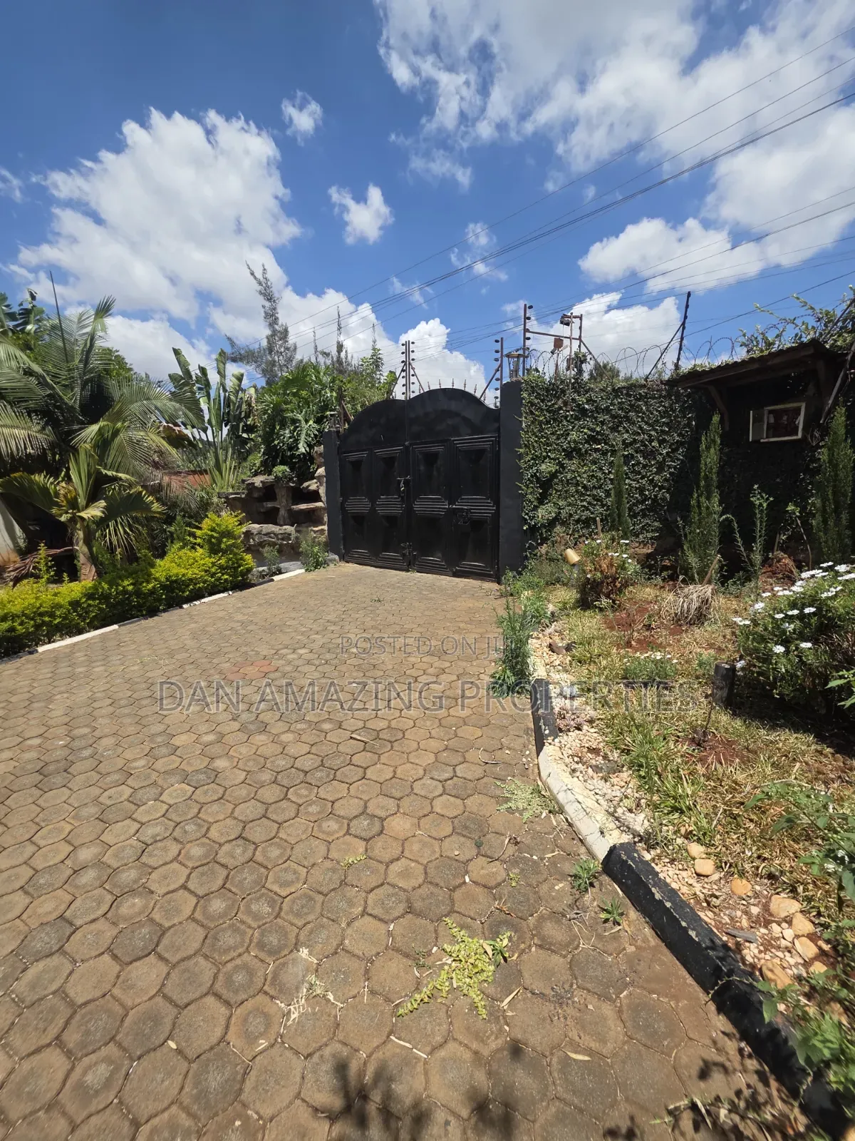 4bdrm Maisonette in Kerarapon On 1/4 for rent