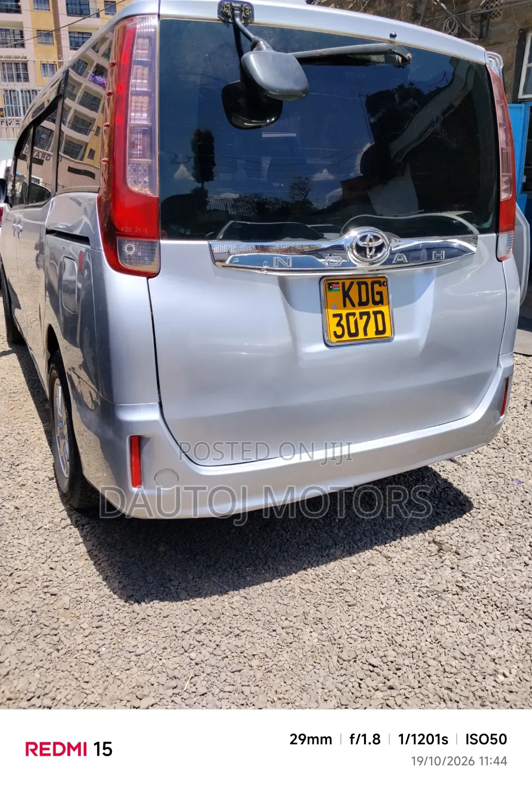 Toyota Noah 2015 Silver