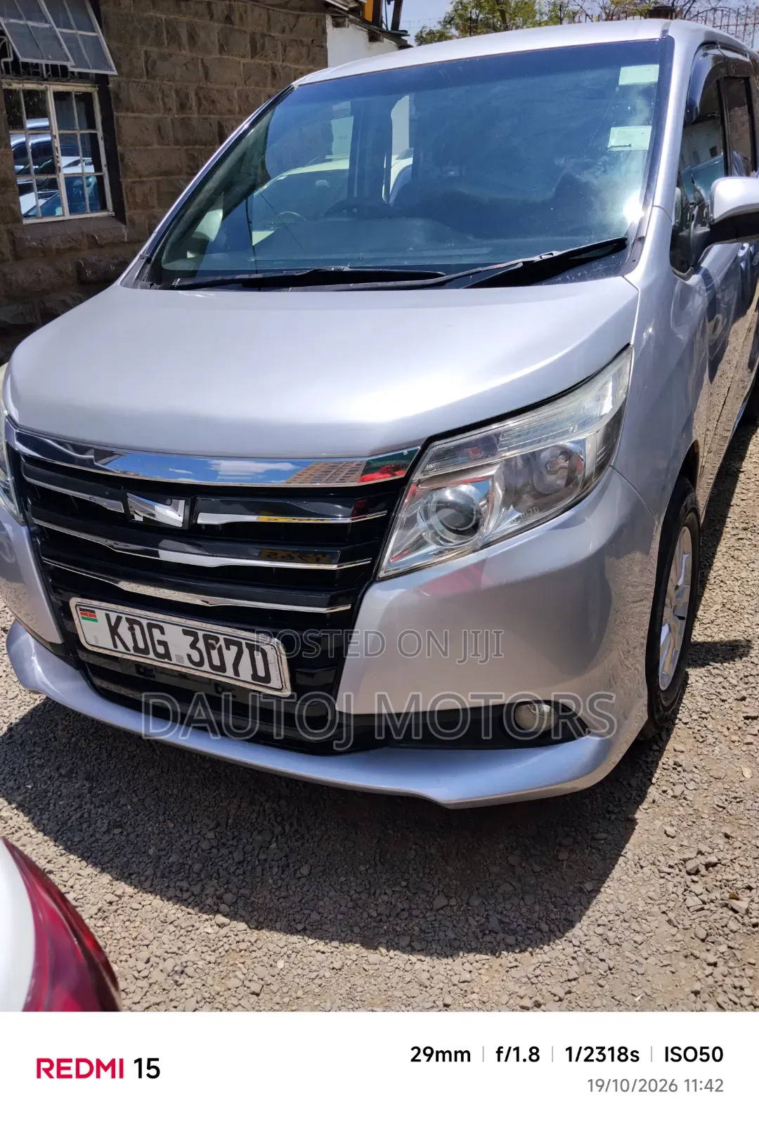 Toyota Noah 2015 Silver