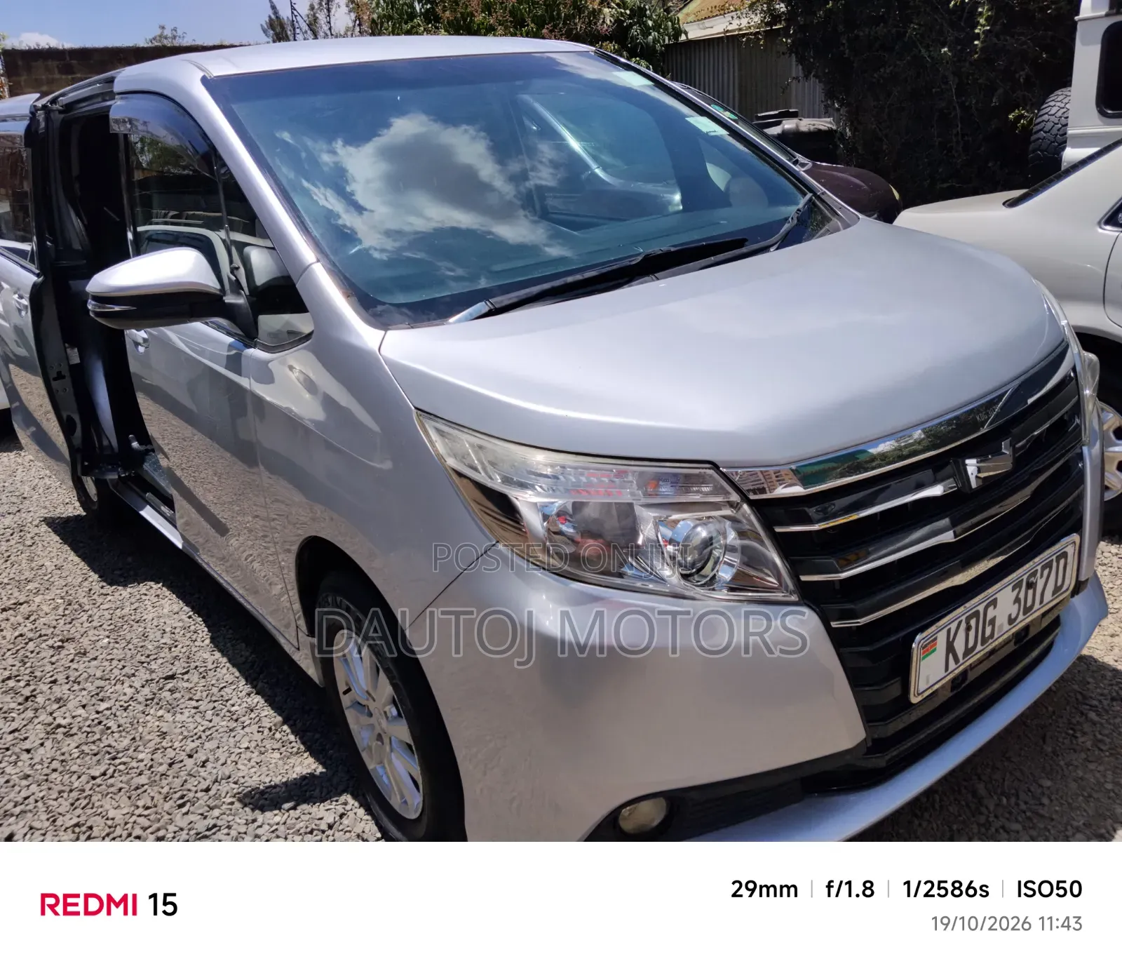Toyota Noah 2015 Silver