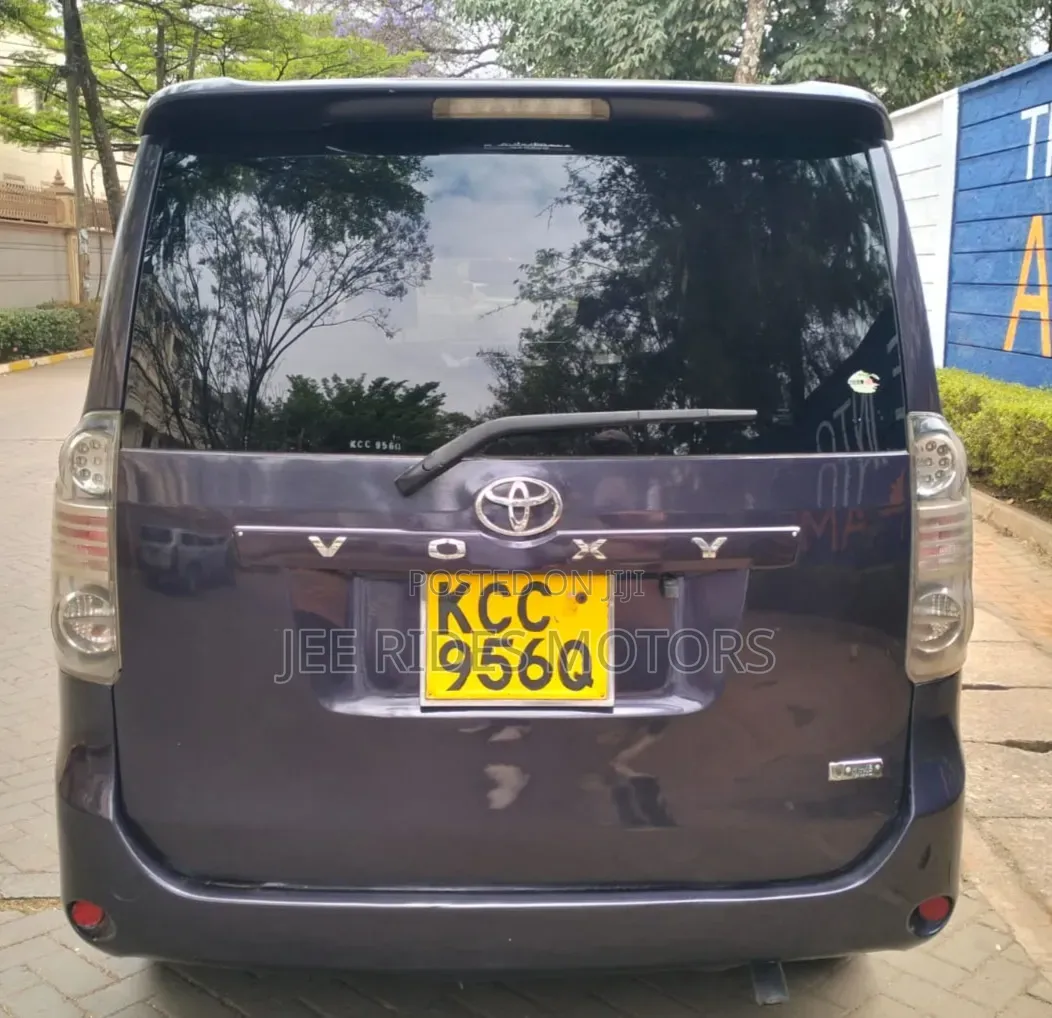 Toyota Voxy 2008 Purple