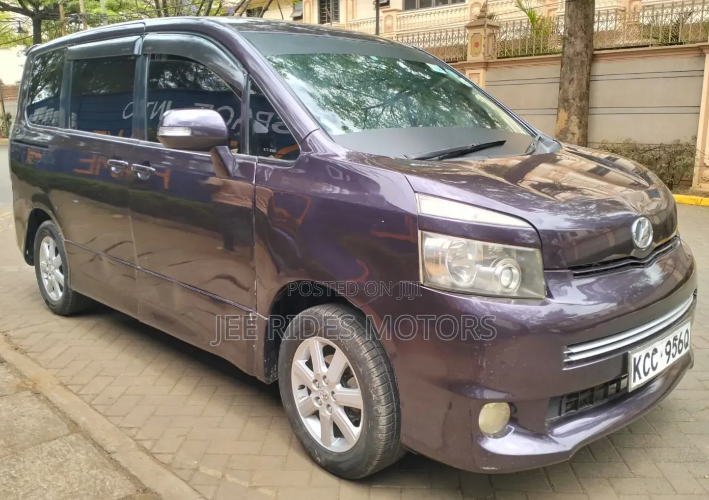 Toyota Voxy 2008 Purple