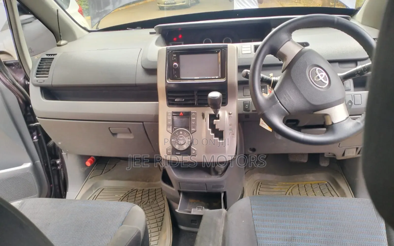 Toyota Voxy 2008 Purple