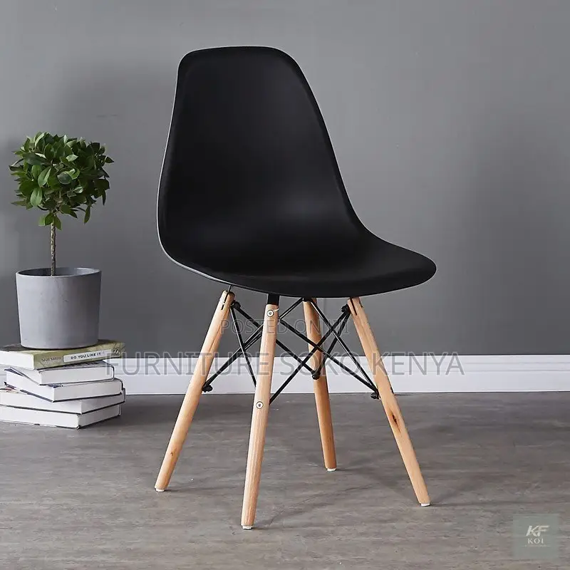 Dining Chair : Eames-Style Molded Plastic Dining Chair