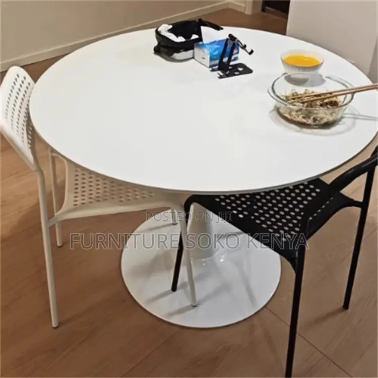 Dining Table : Modern Round Marble-Finish Tulip Pedestal Table
