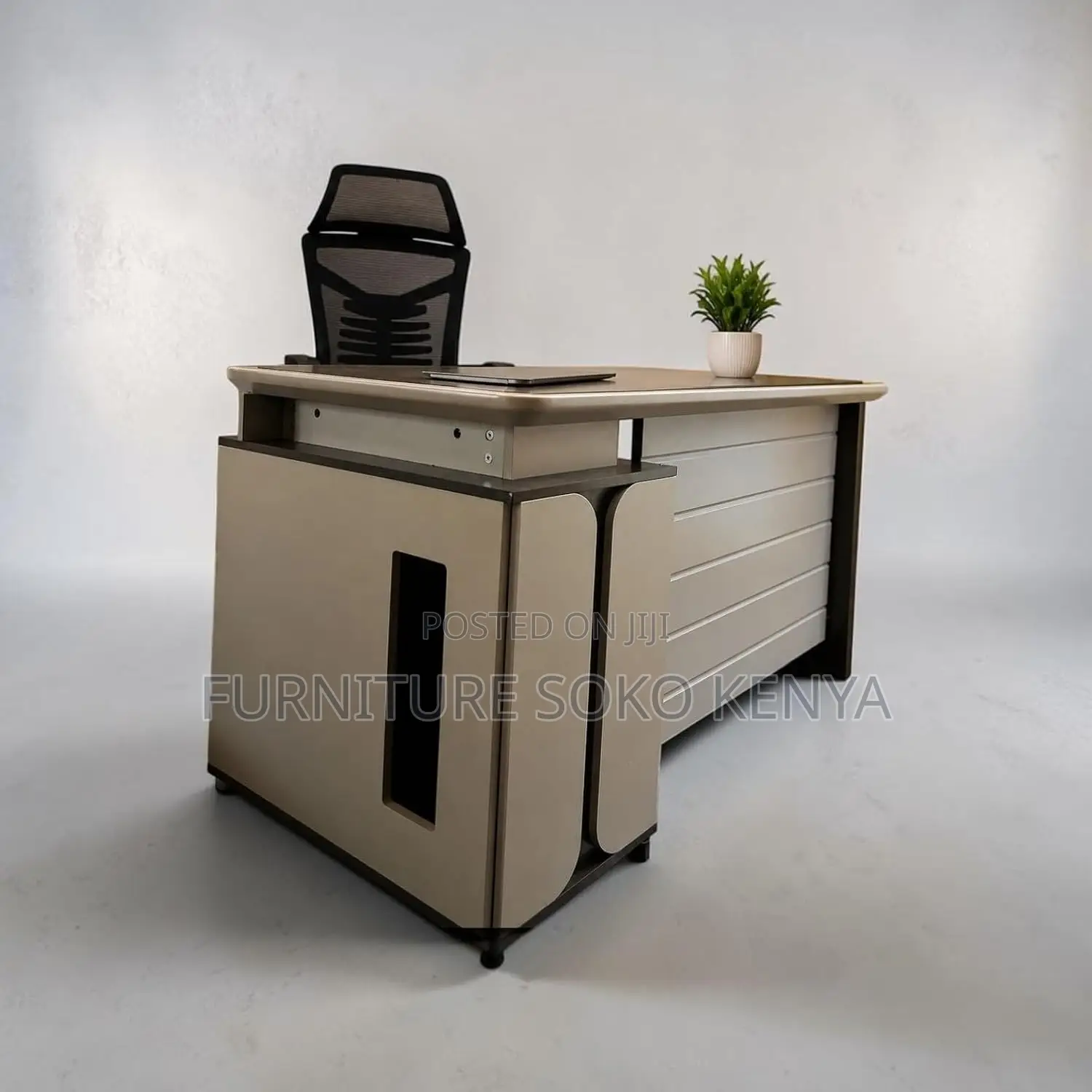 Office Desk : 1.4M Modern Executive Office Desk