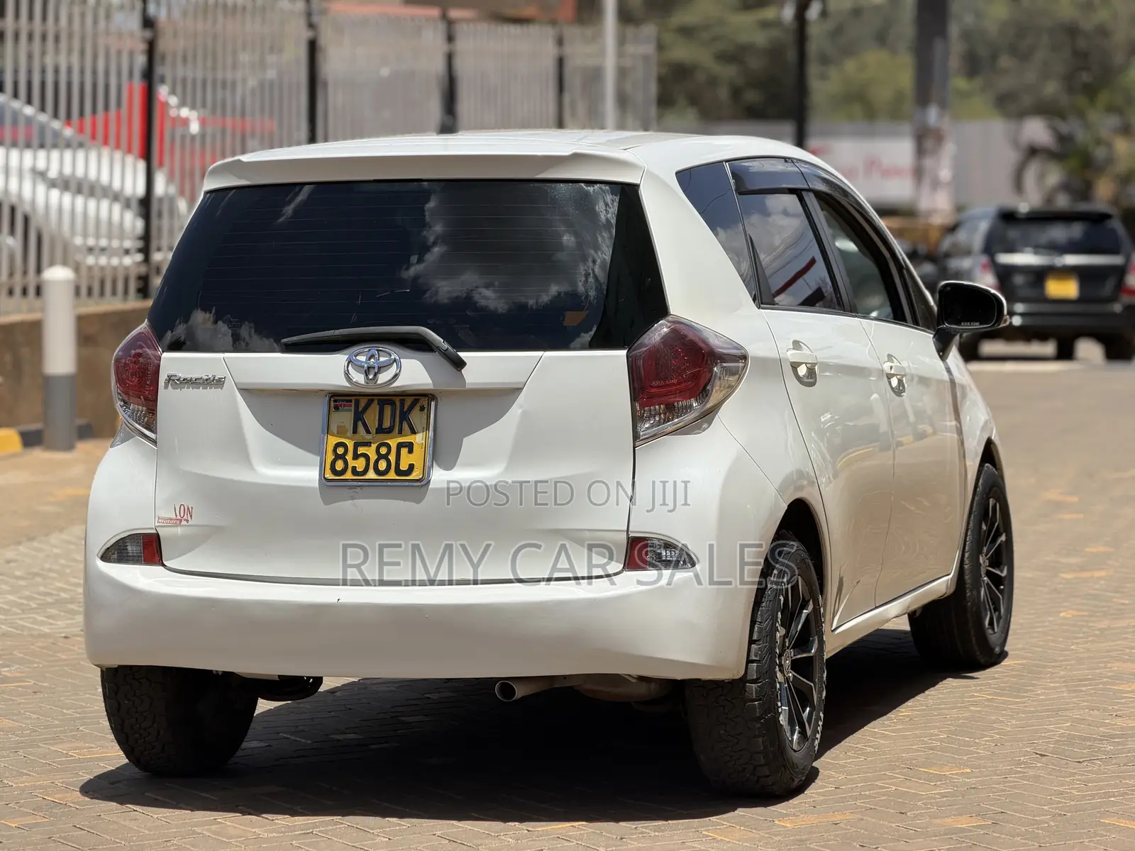 Toyota Ractis 2015 White