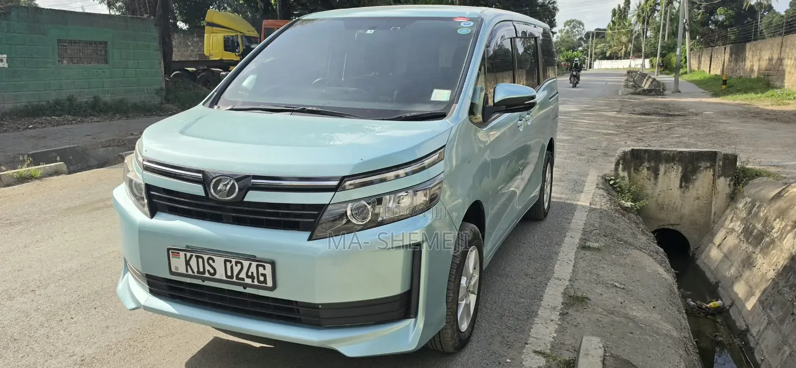 Toyota Voxy X 2WD 7-Seater 2017 Green