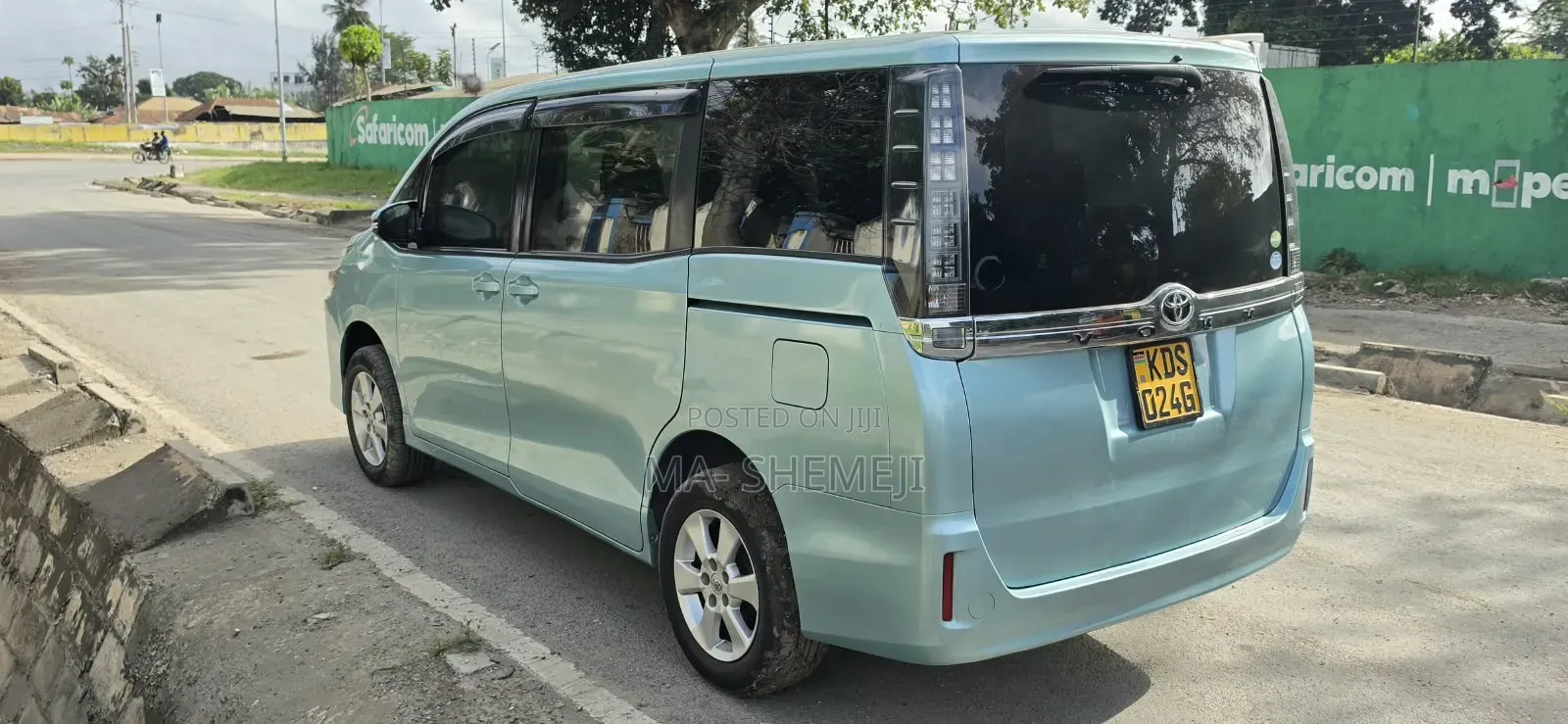 Toyota Voxy X 2WD 7-Seater 2017 Green