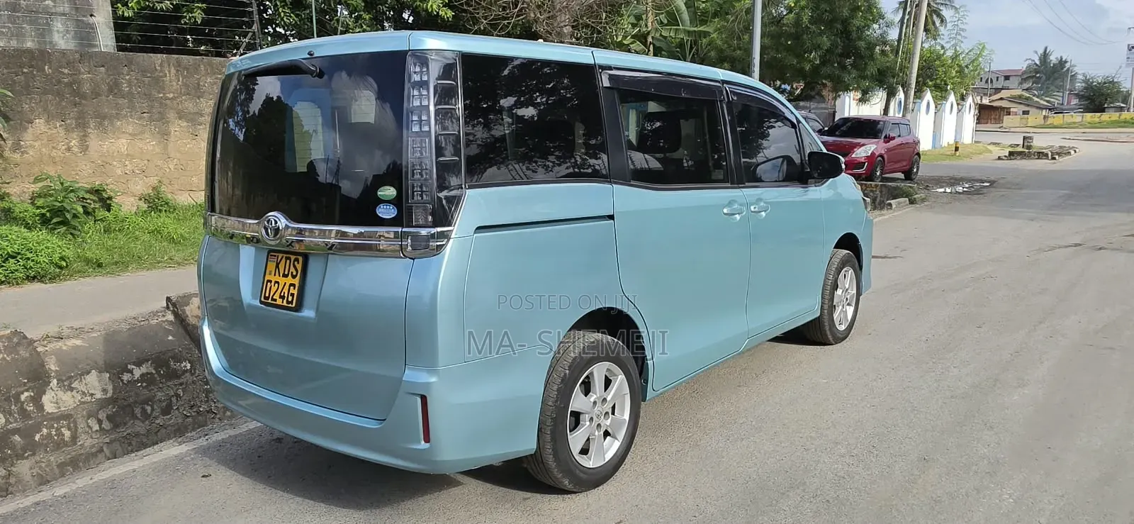 Toyota Voxy X 2WD 7-Seater 2017 Green