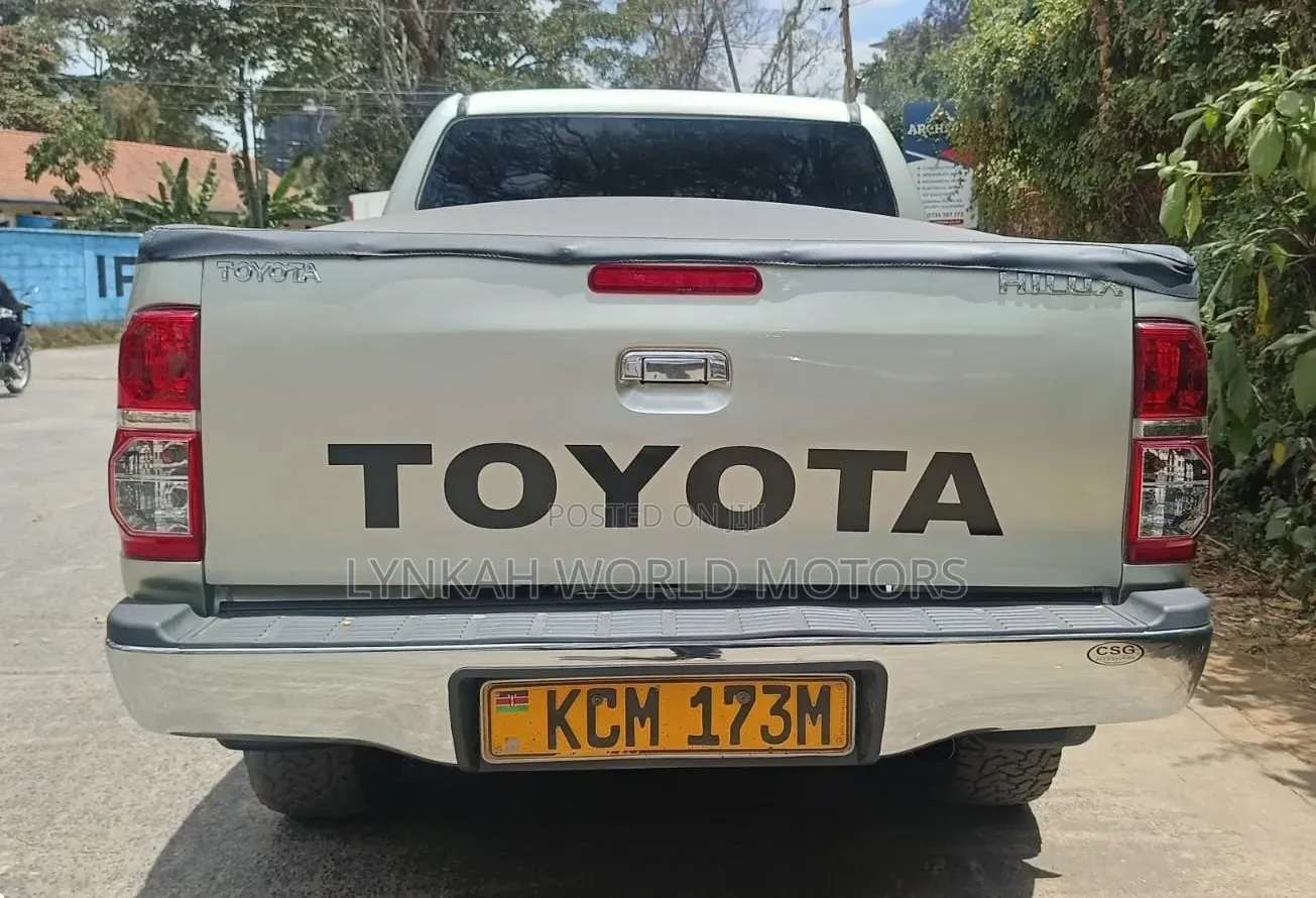 Toyota Hilux 2010 Silver