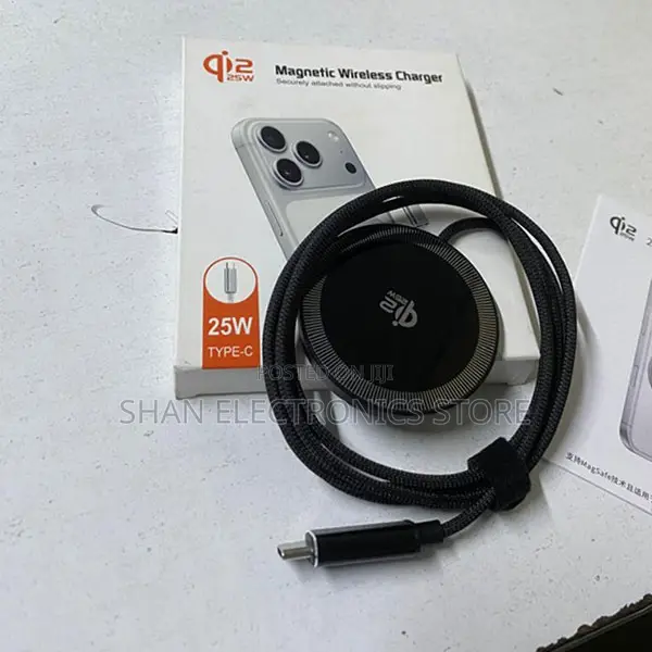 Q12 Portable Phone Charging Pad With Magnetic Connection