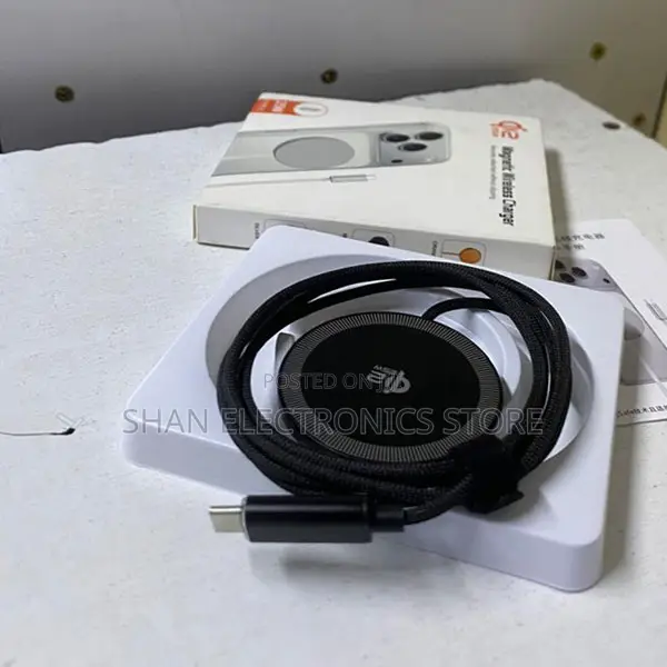 Q12 Magnetic Wireless Phone Charger With Slim Mini Body