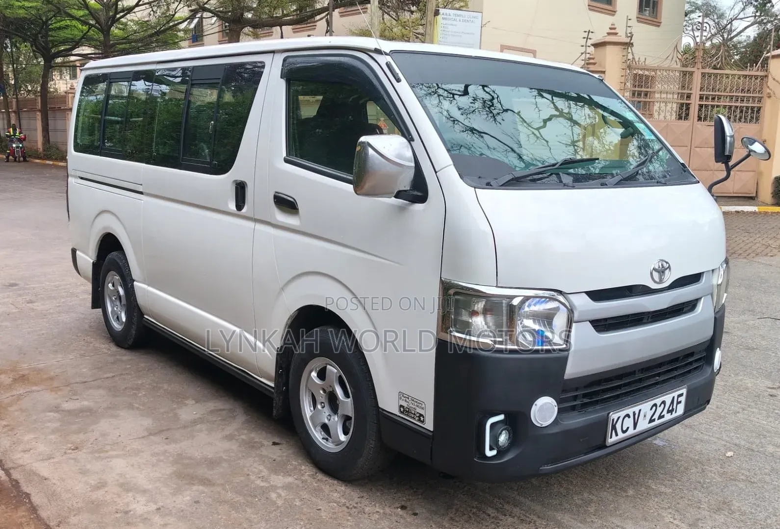 Toyota HiAce 2011 White
