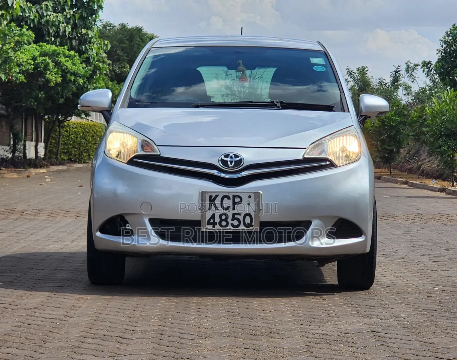 Toyota Ractis 1.5 FWD 2011 Gray
