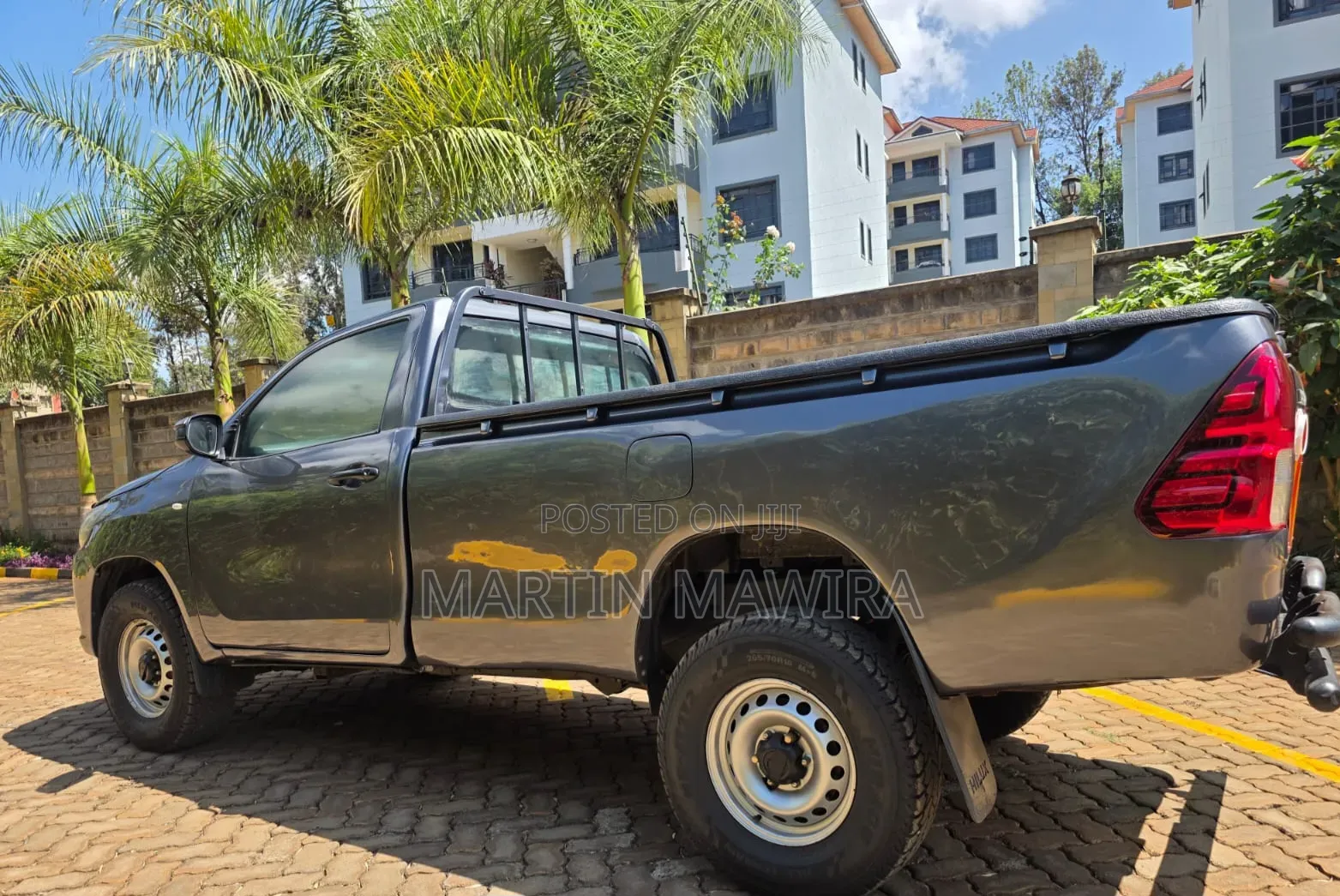 Toyota Hilux 2020 Gray